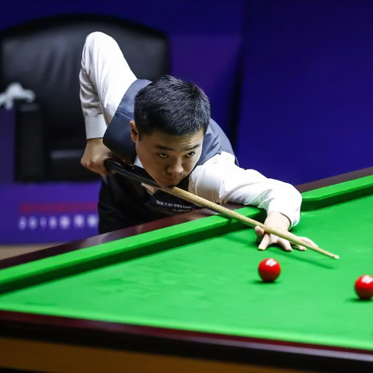 体育官员因 体育官员因