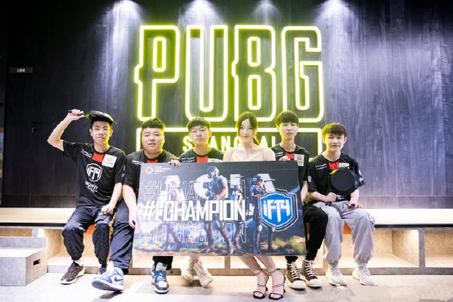 顾问进行沟 顾问进行沟