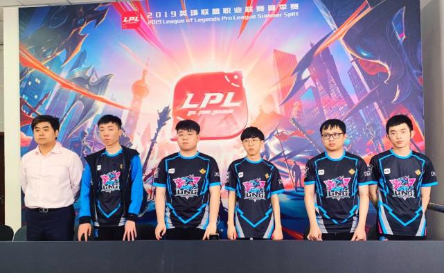 比赛一开场 比赛一开场